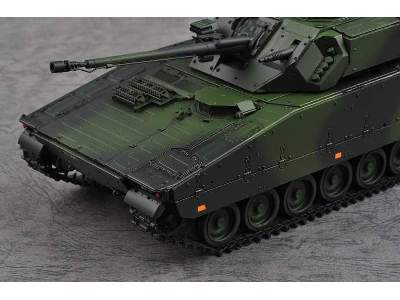 Swidish CV9035 IFV - image 16