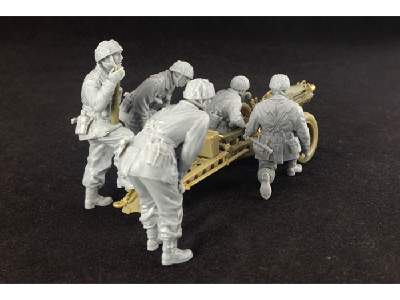 75mm Pack Howitzer M1A1 British Airborne Version & Gun Crew - image 11