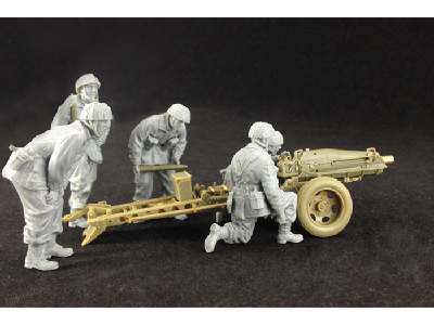 75mm Pack Howitzer M1A1 British Airborne Version & Gun Crew - image 12