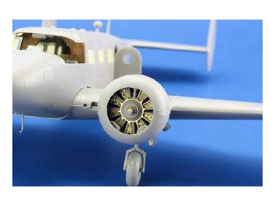 C-45F exterior 1/48 - Icm - image 3