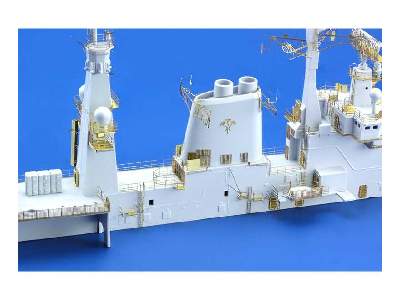 HMS Illustrious superstructure 1/350 - Airfix - image 4