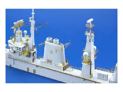 HMS Illustrious superstructure 1/350 - Airfix - image 8