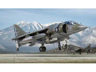 Hawker Siddeley Harrier AV-8A - image 2