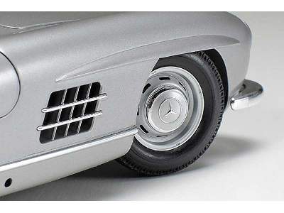 Mercedes-Benz 300 SL - image 11