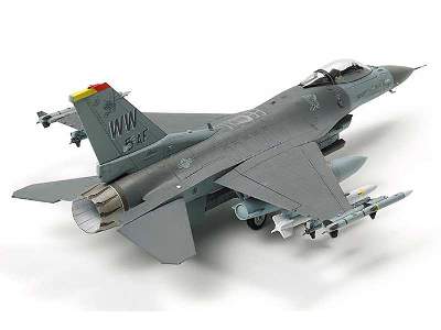 F-16 CJ Fighting Falcon - Block 50  w/Full Equipment   - image 2