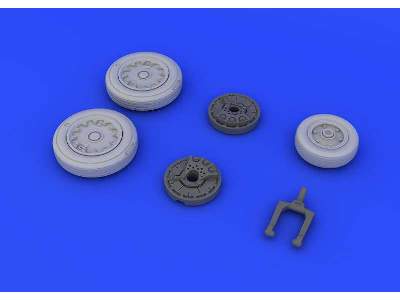 A-4E/ F wheels 1/48 - Eduard - image 4