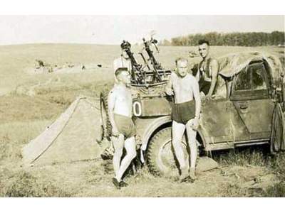 Model: Kfz.4 Truppenluftschutzkraftwagen - A.A. motor vehicle - image 10