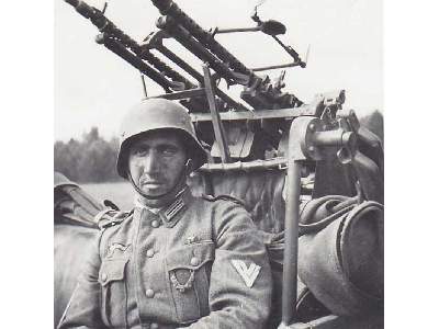 Model: Kfz.4 Truppenluftschutzkraftwagen - A.A. motor vehicle - image 19