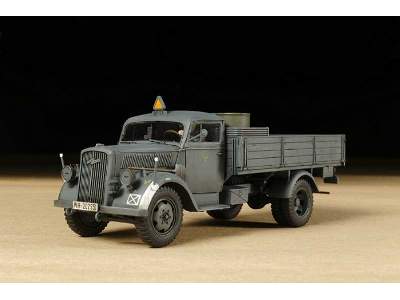 German 3ton 4x2 Cargo Truck      - image 3