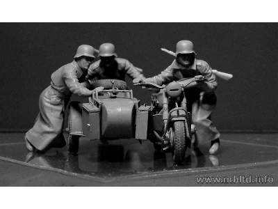 German Motorcyclists - WWII era - image 4