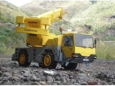 LIEBHERR  LTM 1040. - image 6