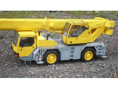 LIEBHERR  LTM 1040. - image 7