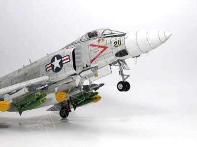 F-4J NAVY PHANTOM II - image 3