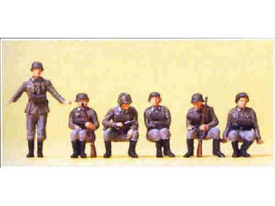 Figures - soldiers - image 1
