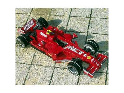 FERRARI F.2007 samochód Formuły 1 z 2007 roku - image 2