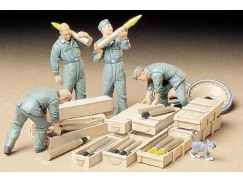 German Tank Ammo-Loading Crew Set - image 1