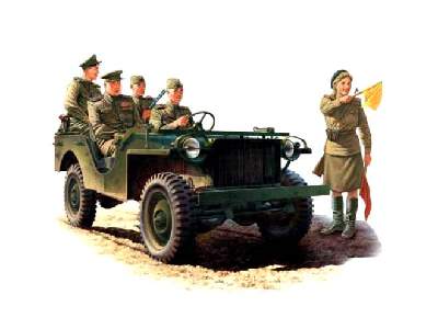 Soviet Command Car w/Crew  - image 1