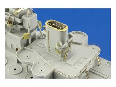 HMS Queen Elizabeth 1943 pt 3 - superstructure 1/350 - Trumpeter - image 10