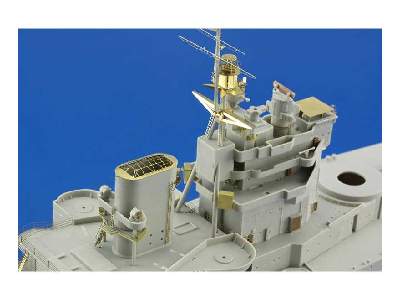 HMS Queen Elizabeth 1943 pt 3 - superstructure 1/350 - Trumpeter - image 13