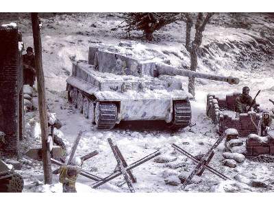 Bastogne December 1944 Diorama Set - image 8