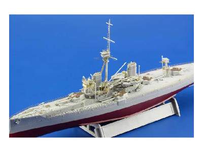 HMS DREADNOUGHT 1915 1/700 - Trumpeter - image 7