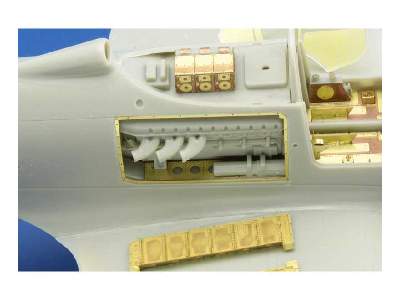 P-39Q/ N exterior 1/32 - Kitty Hawk - image 5