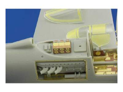 P-39Q/ N exterior 1/32 - Kitty Hawk - image 6