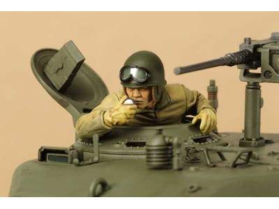 U.S. Medium Tank M4A3E8 Sherman Easy Eight European Theater - image 3