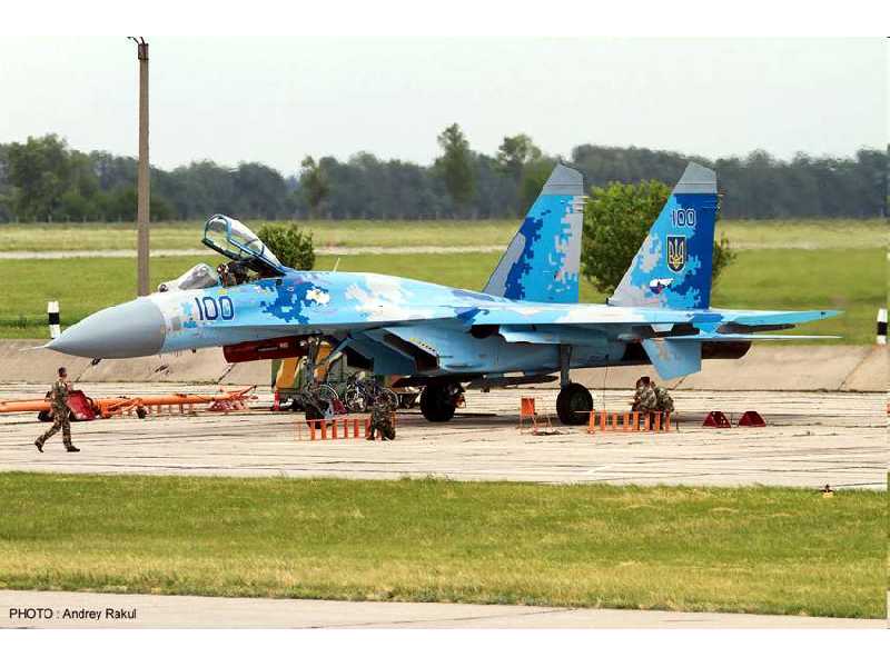 Su-27 Flanker Ukrainian Air Force Digi Camo Limited Edition - image 1