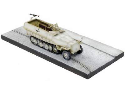 Sd.Kfz.251/10 Ausf.D w/Diorama Base - image 1