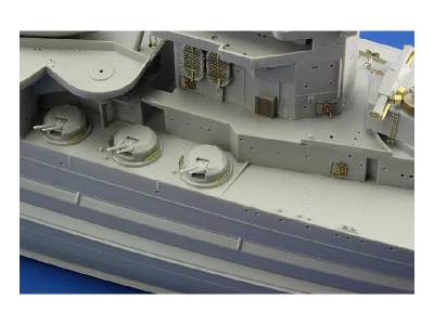 HMS Queen Elizabeth 1943 pt 5 - deck & main batteries 1/350 - Tr - image 10