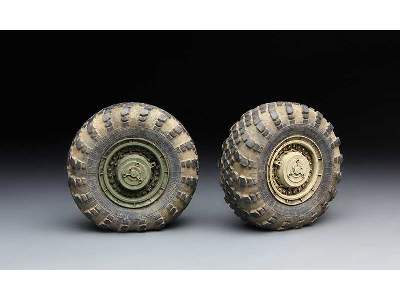 Russian MAZ-543M Sagged Wheel Set - image 2