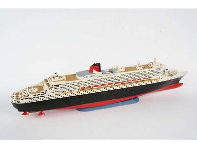 Ocean Liner Queen Mary 2 - image 2