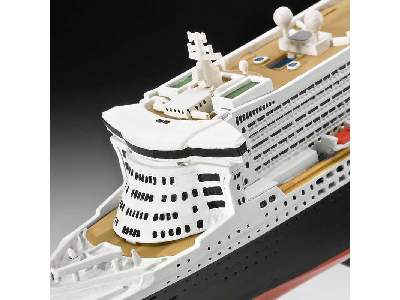Ocean Liner Queen Mary 2 - image 4