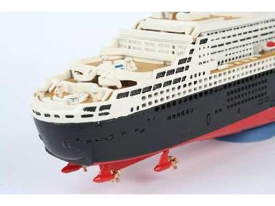Ocean Liner Queen Mary 2 - image 6