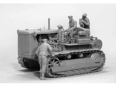 U.S. Tractor w/Towing Winch & Crewmen - image 29