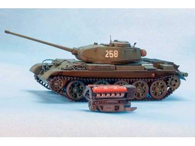 T-44M Soviet Medium Tank - image 125