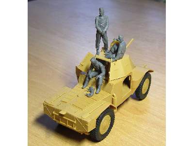 German Armoured Vehicle Crew (1941-1942) (4 figures and cat) - image 4
