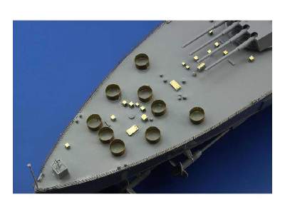HMS King George V cranes & railings 1/350 - Tamiya - image 3