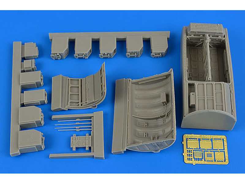 F-104G/S Starfighter electronics & ammunition bay - Italeri - image 1