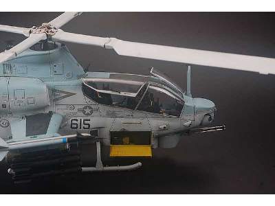 Bell AH-1Z Viper śmigłowiec szturmowy - image 9