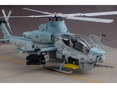 Bell AH-1Z Viper śmigłowiec szturmowy - image 11