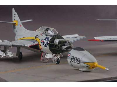 Grumman F9F-8 & F9F-8P - image 7