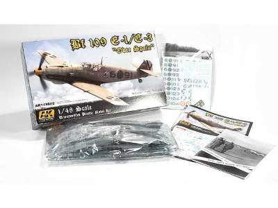 Bf109e/E3 Over Spain Fighter (Plastic Kit) - image 5