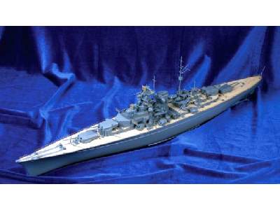 German Battleship Bismarck w/wooden deck - image 5