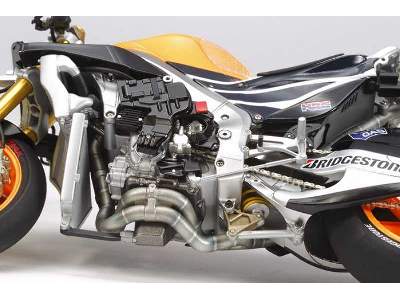 Repsol Honda RC213V'14 - image 4