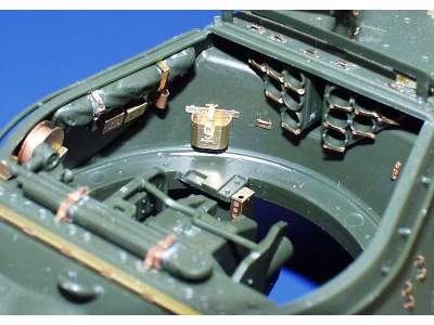 M-36 interior 1/35 - Academy - image 3