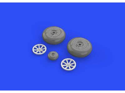 P-40B wheels 1/48 - Airfix - image 4