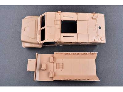 International MaxxPro MRAP - image 6