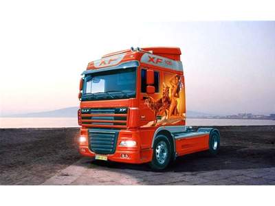 DAF XF 105 Space Cab Truck - image 1